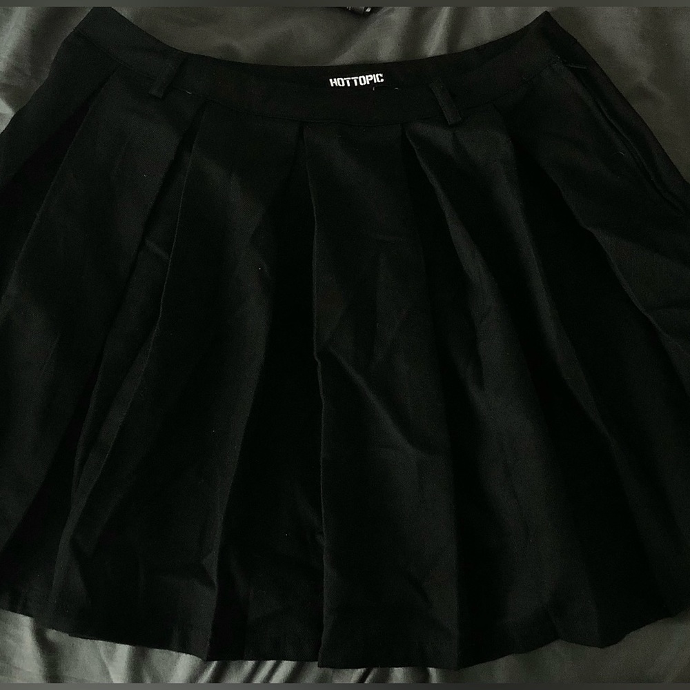 HOT TOPIC BLACK SKIRT